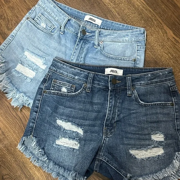 JDB Distressed Jean Shorts with Frayed Hem - Picture 5 of 5